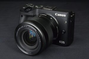 camera similar to Canon EOS R6