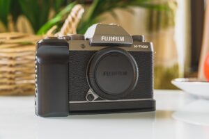 camera similar to Fujifilm X-T4